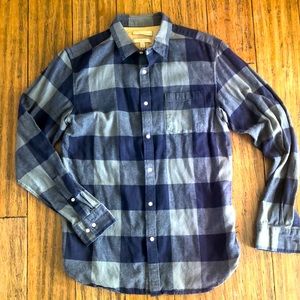 Banana Republic Heritage Collection Tailored slim fit Medium mens casual button